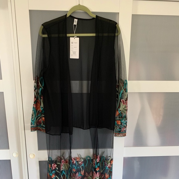 Sheer kimono with floral embroidery - Picture 1 of 4